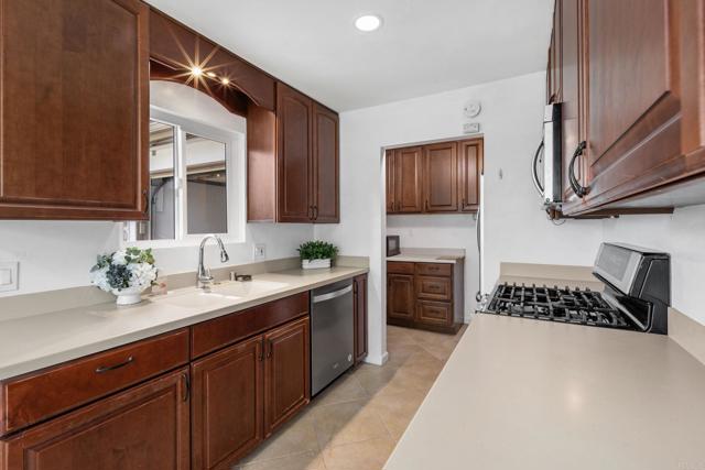 1745 Acorn St, Escondido CA: https://media.crmls.org/mediaz/64625536-e475-4bb9-be64-9e4e3fae2076.jpg