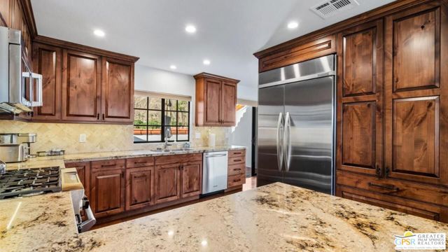 76978 Calle Mazatlan, La Quinta CA: https://media.crmls.org/mediaz/6462a459-6df9-4bdf-b92b-2075f48dfd16.jpg