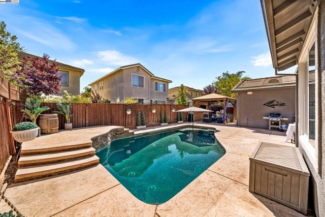 3638 Otter Brook Loop, Discovery Bay CA: https://media.crmls.org/mediaz/6462d769-b932-4b23-97b7-442ff69cb257.jpg