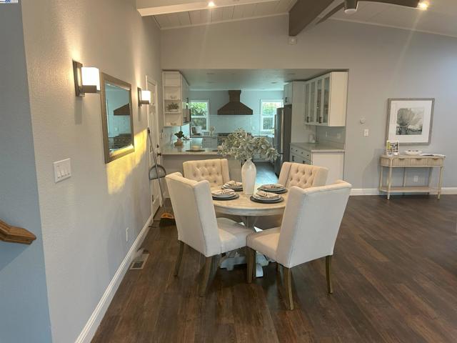 588 E Angela St, Pleasanton CA: https://media.crmls.org/mediaz/6462f084-79ab-4391-ac0c-88dcd43f4308.jpg