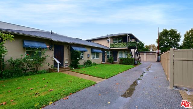 1105 W Clark Avenue, Burbank CA: https://media.crmls.org/mediaz/6463199b-1c2e-4920-9736-7434101ed0d3.jpg