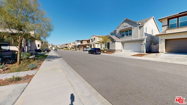 18215 Astro Court, Santa Clarita CA: https://media.crmls.org/mediaz/6463697b-c183-458a-afe0-3b223e59b80b.jpg