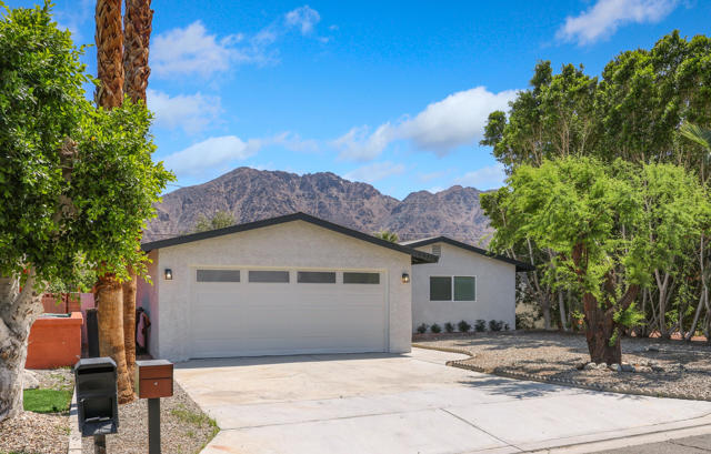 53110 Avenida Ramirez, La Quinta CA: https://media.crmls.org/mediaz/64636efa-f62e-40a4-89bc-9926d7abd100.jpg