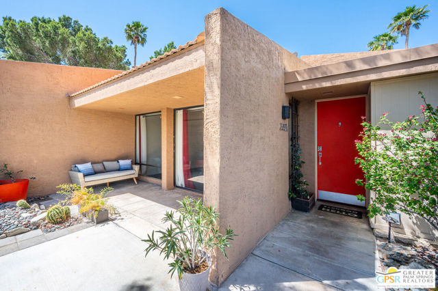 2561 N Whitewater Club Dr #A, Palm Springs, CA 92262