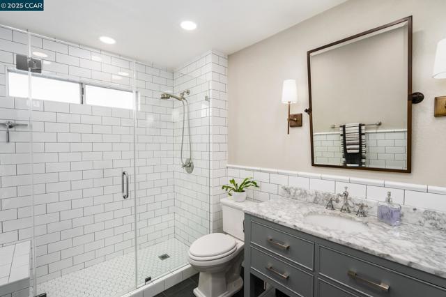 2060 Canyon Crest Ave, San Ramon CA: https://media.crmls.org/mediaz/64644ecf-e256-41e0-ae27-1913defcc20e.jpg