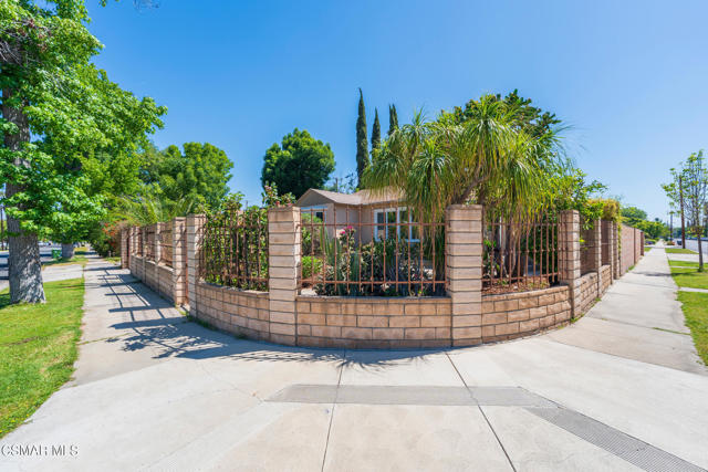 6120 Zelzah Avenue, Encino CA: https://media.crmls.org/mediaz/64648ee2-2f37-49e4-98d3-511ca6fb46bc.jpg