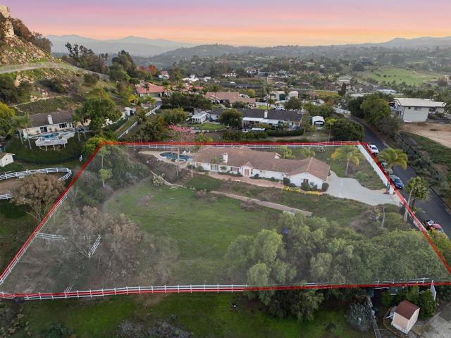Detail Gallery Image 11 of 31 For 2449 Trails End, Fallbrook,  CA 92028 - 4 Beds | 3 Baths