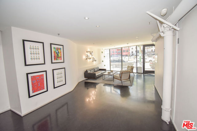 620 S Main Street, Los Angeles CA: https://media.crmls.org/mediaz/6465930c-c922-4c17-9f09-66f0594fad25.jpg
