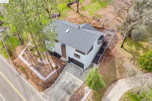 16806 Brewer Rd, Grass Valley CA: https://media.crmls.org/mediaz/6465b092-21ed-4cb7-a0a2-7714eb0b1eec.jpg