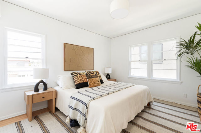 519 1/2 Rose Avenue, Venice CA: https://media.crmls.org/mediaz/6465ceaf-af48-48e6-9c3f-e65ad8027b25.jpg