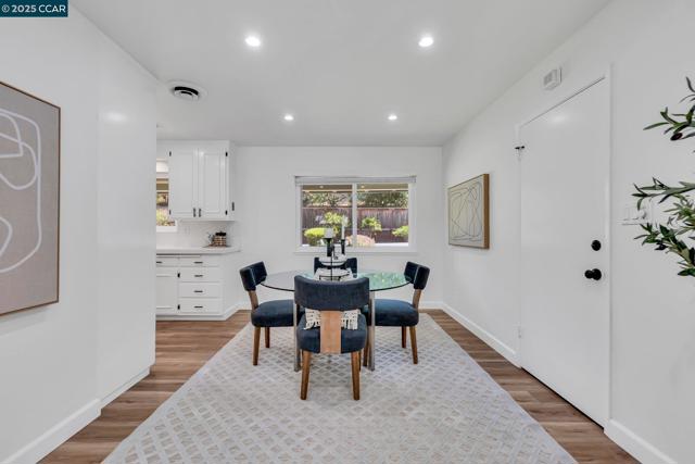 57 Jemco Ct, Pleasant Hill CA: https://media.crmls.org/mediaz/64666467-9afa-4037-ab6e-93ad238f8e6f.jpg