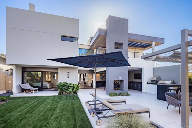 5170 Carlsbad Boulevard, Carlsbad CA: https://media.crmls.org/mediaz/6466b954-59be-4e9b-9e07-75df4b19bc8e.jpg