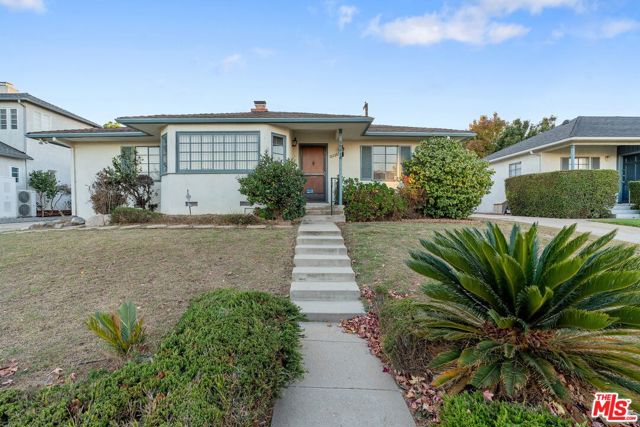 3331 Inglewood Boulevard, Los Angeles CA: https://media.crmls.org/mediaz/6466cd73-07c6-4cd2-80b6-ce186112ef37.jpg