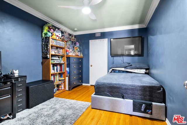 9253 Hayvenhurst Avenue, North Hills CA: https://media.crmls.org/mediaz/64679bf5-b906-446c-a69a-81f583c32374.jpg