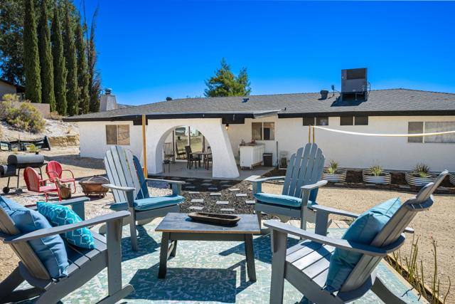 7616 Fairway Drive, Yucca Valley CA: https://media.crmls.org/mediaz/6467f311-8e30-4465-86e6-1636f9e363b1.jpg