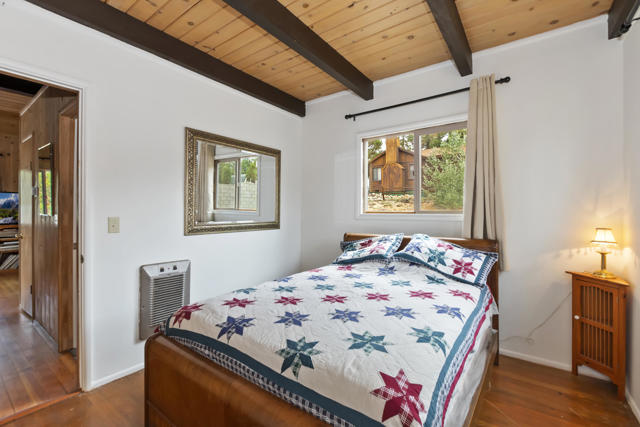 102 E Country Club Boulevard, Big Bear CA: https://media.crmls.org/mediaz/6467fa9c-dc14-4069-8cad-0b6c38eca355.jpg