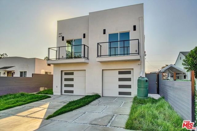 2419 S Cochran Avenue, Los Angeles CA: https://media.crmls.org/mediaz/6467fff0-a2dd-435f-b2d7-2319edd37df9.jpg
