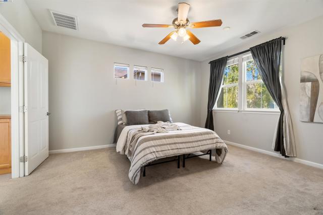 215 W Santa Cruz Way, Mountain House CA: https://media.crmls.org/mediaz/64686df0-d271-40d0-98bc-8230c50cf7c0.jpg