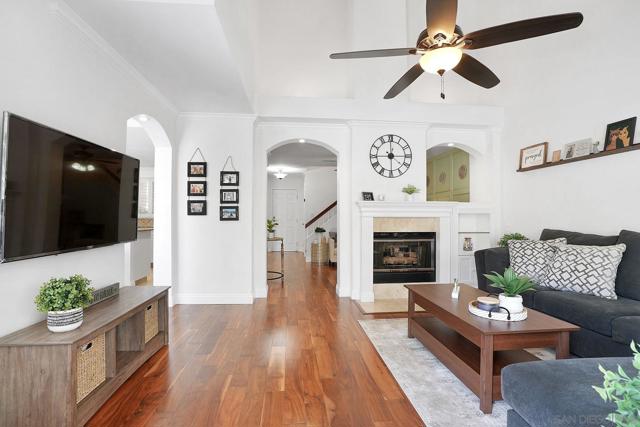 731 Edgewater Dr, Chula Vista CA: https://media.crmls.org/mediaz/64689b1b-da6e-4d6f-a348-3e401304624c.jpg