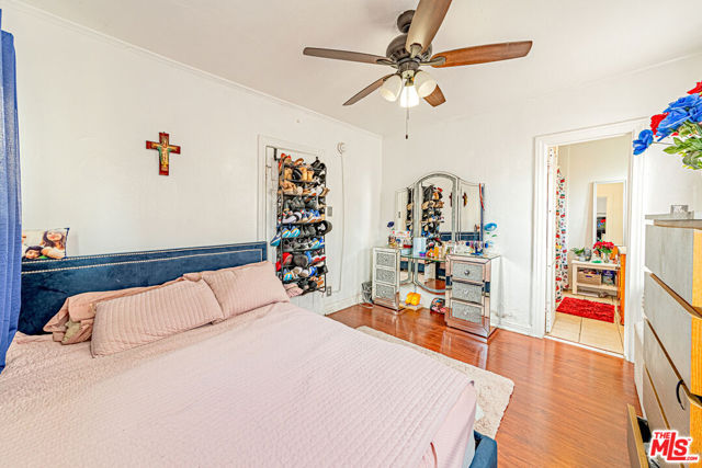 1618 S Burnside Avenue, Los Angeles CA: https://media.crmls.org/mediaz/64689d02-67b3-4a69-8f1a-efa6e8bd8f44.jpg