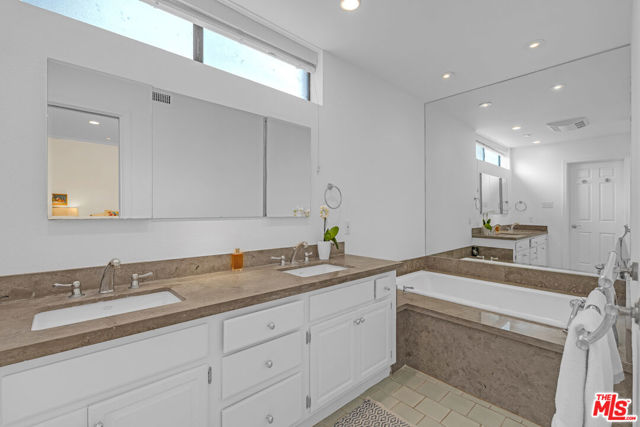 502 San Vicente Boulevard, Santa Monica CA: https://media.crmls.org/mediaz/6468b2eb-9be4-487e-b267-6ad94ddba6a3.jpg