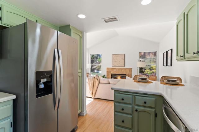10598 Rancho Carmel Dr, San Diego CA: https://media.crmls.org/mediaz/646966c5-c3c7-4477-9541-0deb48fed04f.jpg