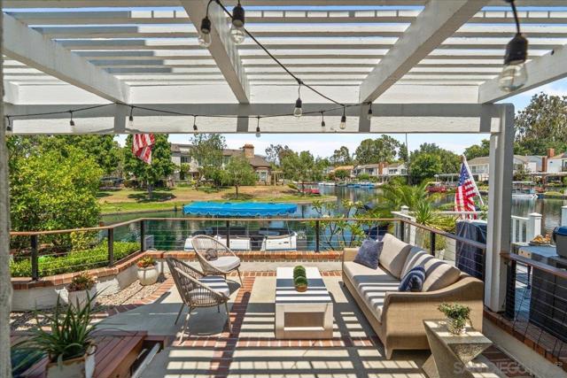 22682 S Canada Ct, Lake Forest CA: https://media.crmls.org/mediaz/64697622-69d0-487d-a7cb-3a129a048bcd.jpg