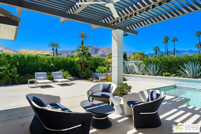 30 Mayfair Drive, Rancho Mirage CA: https://media.crmls.org/mediaz/64699dc7-06de-4788-9c7b-2f016051511f.jpg