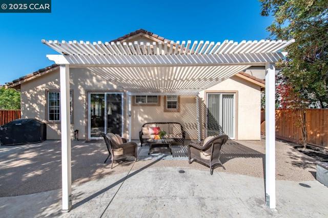10 Narcissus Ct, Danville CA: https://media.crmls.org/mediaz/646a41e5-f105-466f-b4ca-0b4e42b397ed.jpg