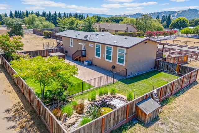 12320 Highland Estates Lane, San Martin CA: https://media.crmls.org/mediaz/646a6c81-671c-455a-ad96-d316c993e34c.jpg