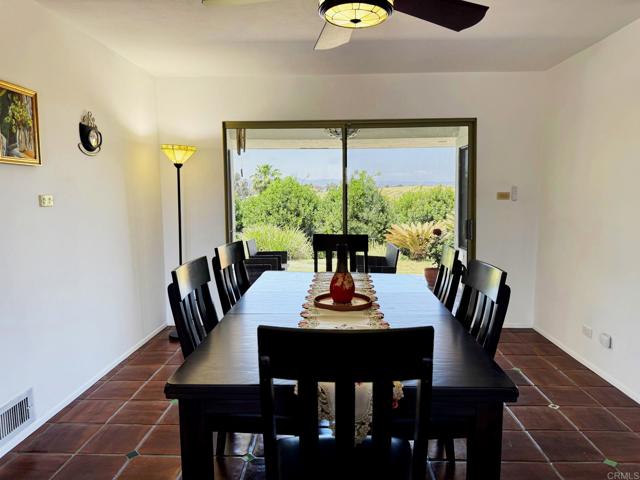Detail Gallery Image 8 of 53 For 1650 Winterwarm Dr., Fallbrook,  CA 92028 - 3 Beds | 3 Baths