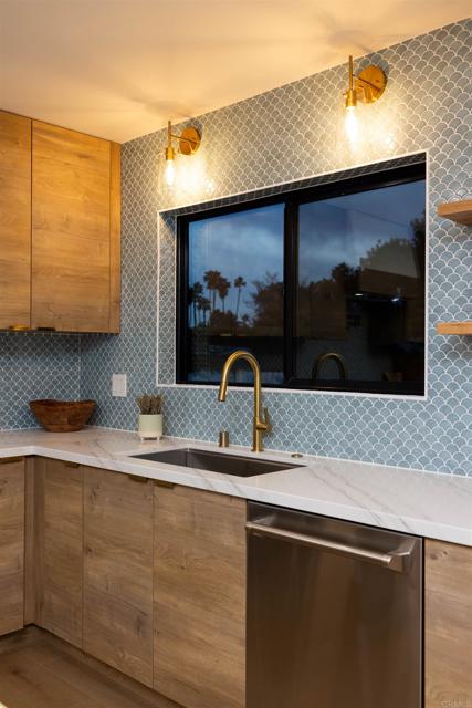 Image 3 of 34 For 6117 La Jolla Boulevard