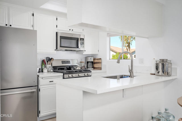 Detail Gallery Image 2 of 47 For 1209 Ramona Dr, Newbury Park,  CA 91320 - 2 Beds | 1/1 Baths