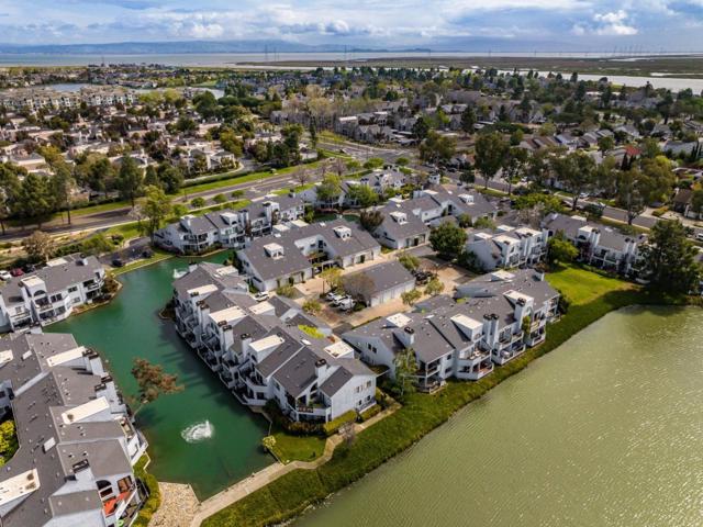 62 Eddystone Court, Redwood City CA: https://media.crmls.org/mediaz/646be8ef-9bb0-420f-ba04-1e57f1070bbf.jpg