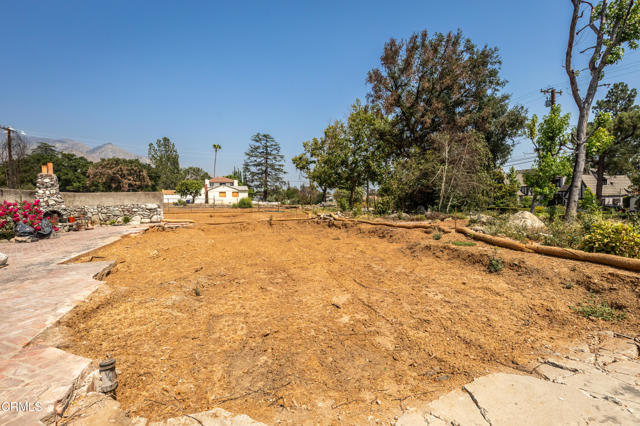 1215 E Mendocino Street, Altadena CA: https://media.crmls.org/mediaz/646c63ed-7b0c-4dc9-8251-541927526c5b.jpg