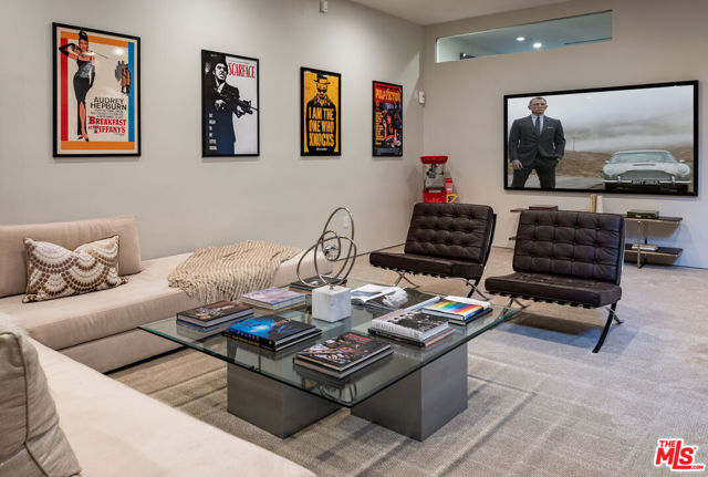8356 W 4th Street, Los Angeles CA: https://media.crmls.org/mediaz/646cc5c3-123d-424e-a1d2-a0733446a84b.jpg