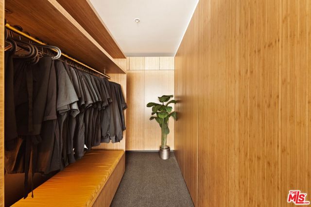 1155 S Grand Avenue, Los Angeles CA: https://media.crmls.org/mediaz/646ce889-0fd4-4a34-9441-2eb32fa10318.jpg