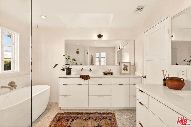 Image 30 of 43 For 3128 Stanford Avenue