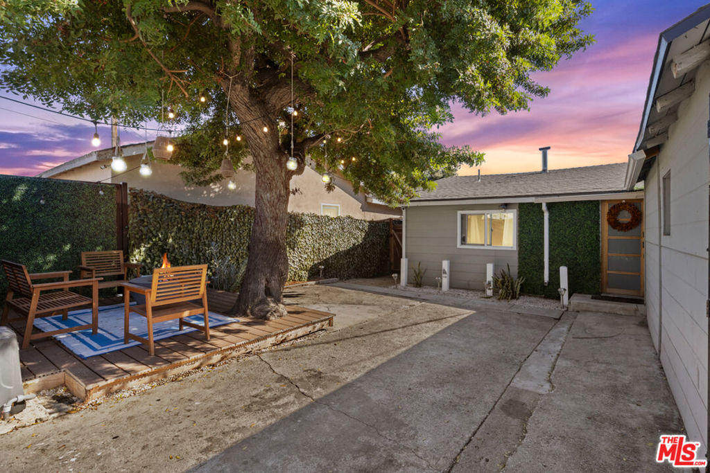 3727 Siskiyou Street