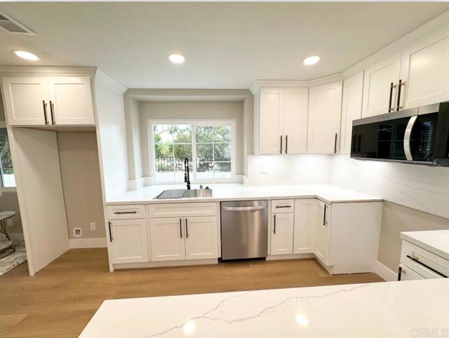 Detail Gallery Image 26 of 51 For 2030 San Remo Dr, Oceanside,  CA 92056 - 4 Beds | 3 Baths