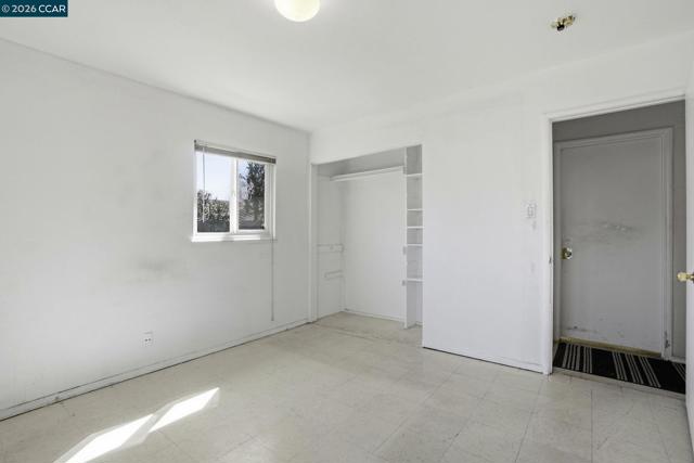 1990 Sunshine Dr, Concord CA: https://media.crmls.org/mediaz/646e77fc-38f4-4b22-b601-99fb3f004ae2.jpg