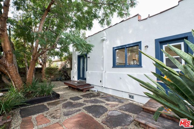 9030 Carson Street, Culver City CA: https://media.crmls.org/mediaz/646eb5b0-e8f6-415c-8fab-a743258f206b.jpg