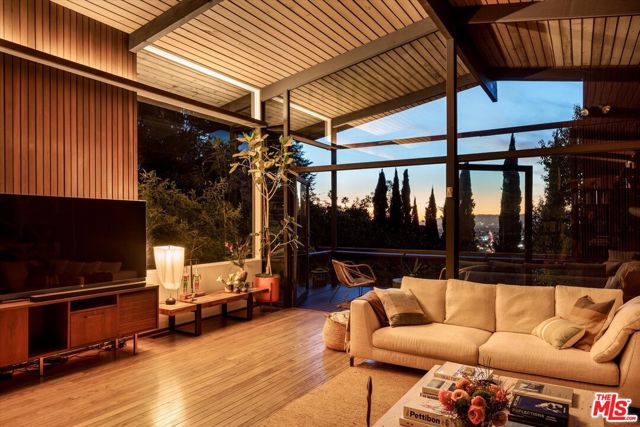 Image 27 of 53 For 1966 Lucile Avenue