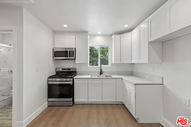 10914 Mcvine Avenue, Sunland CA: https://media.crmls.org/mediaz/646ed887-8e3b-4319-a0a3-5a41a3647649.jpg