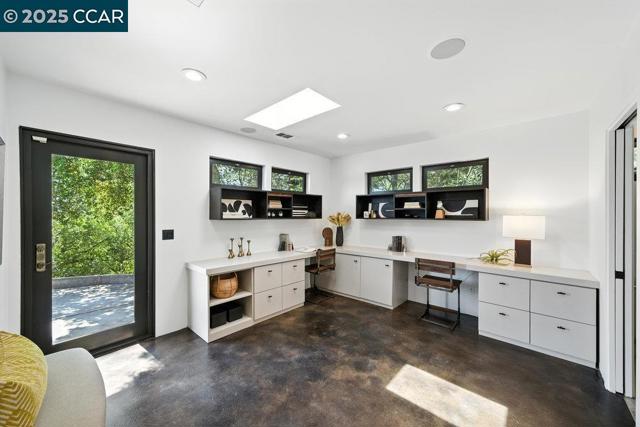 1341 Juanita Dr, Lafayette CA: https://media.crmls.org/mediaz/646f1e66-1fae-4ffa-854b-2e62ed76d11a.jpg