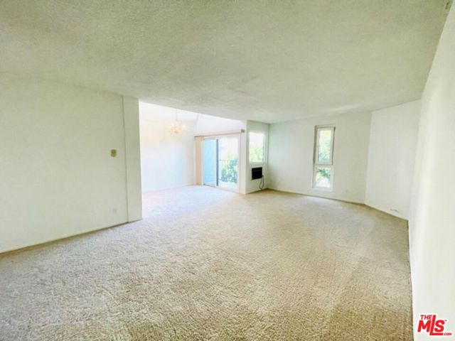 11789 Montana Avenue, Los Angeles CA: https://media.crmls.org/mediaz/646f257a-2382-4fa4-b093-d21871502677.jpg