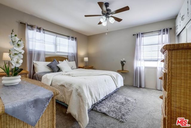 1060 E 45th Way, Long Beach CA: https://media.crmls.org/mediaz/646f3a76-20c0-4888-afba-8797e60d5ae8.jpg