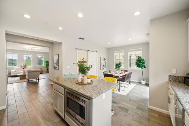 26540 Hayward Boulevard, Hayward CA: https://media.crmls.org/mediaz/646f4925-5933-44ec-86b8-3c46ccd85b59.jpg