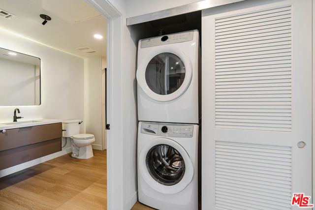 10601 Washington Boulevard, Culver City CA: https://media.crmls.org/mediaz/647042ee-0a81-4a93-b7a3-d671c720bc11.jpg