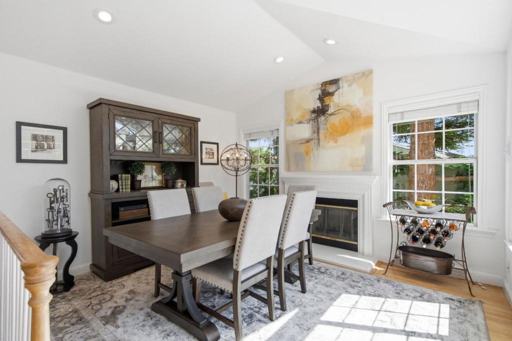 https://media.crmls.org/mediaz/6470ea2f-913a-4043-9f44-e57d0e58ad3a.jpg?preset=X-Large